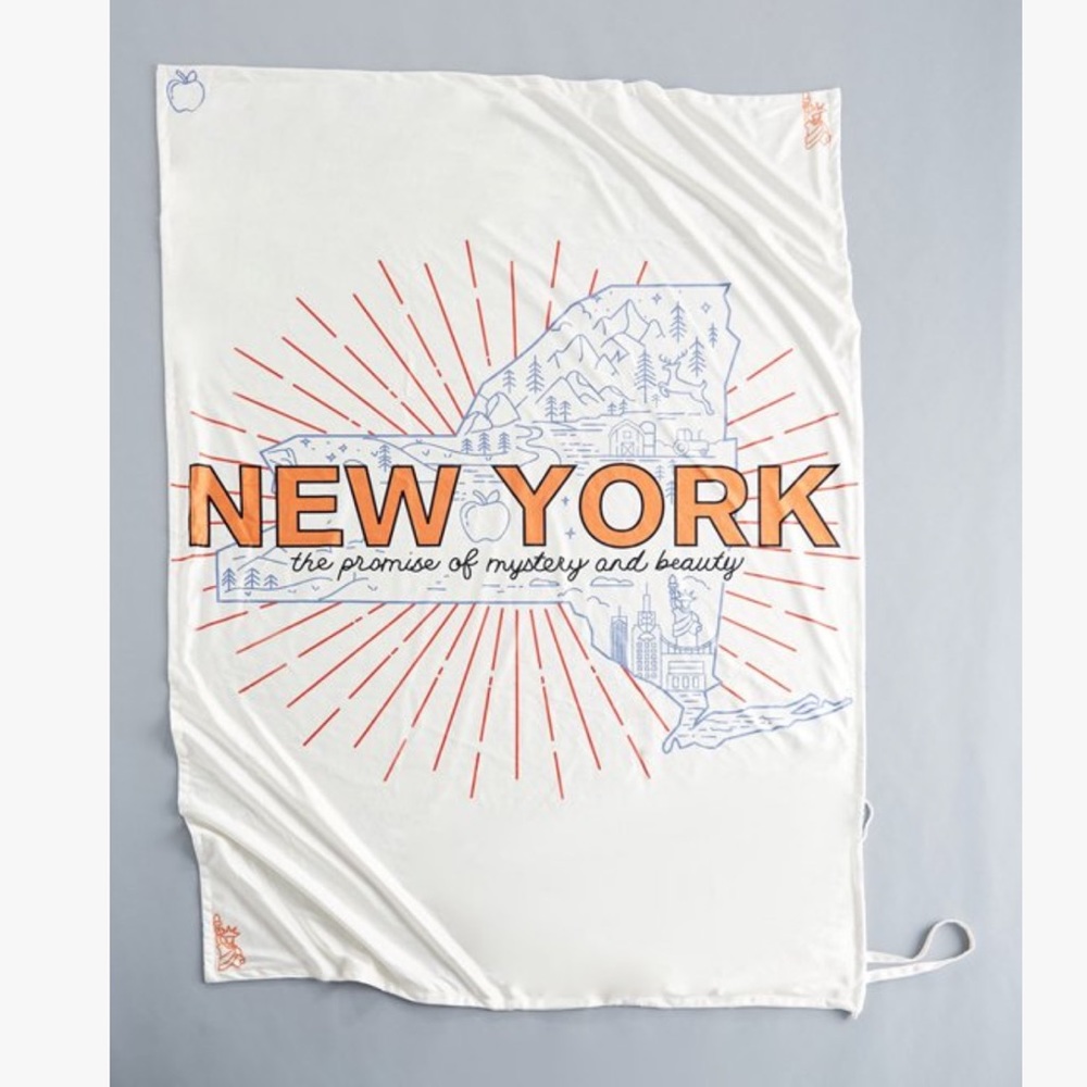 New York throw blanket with carry bag. New with tags